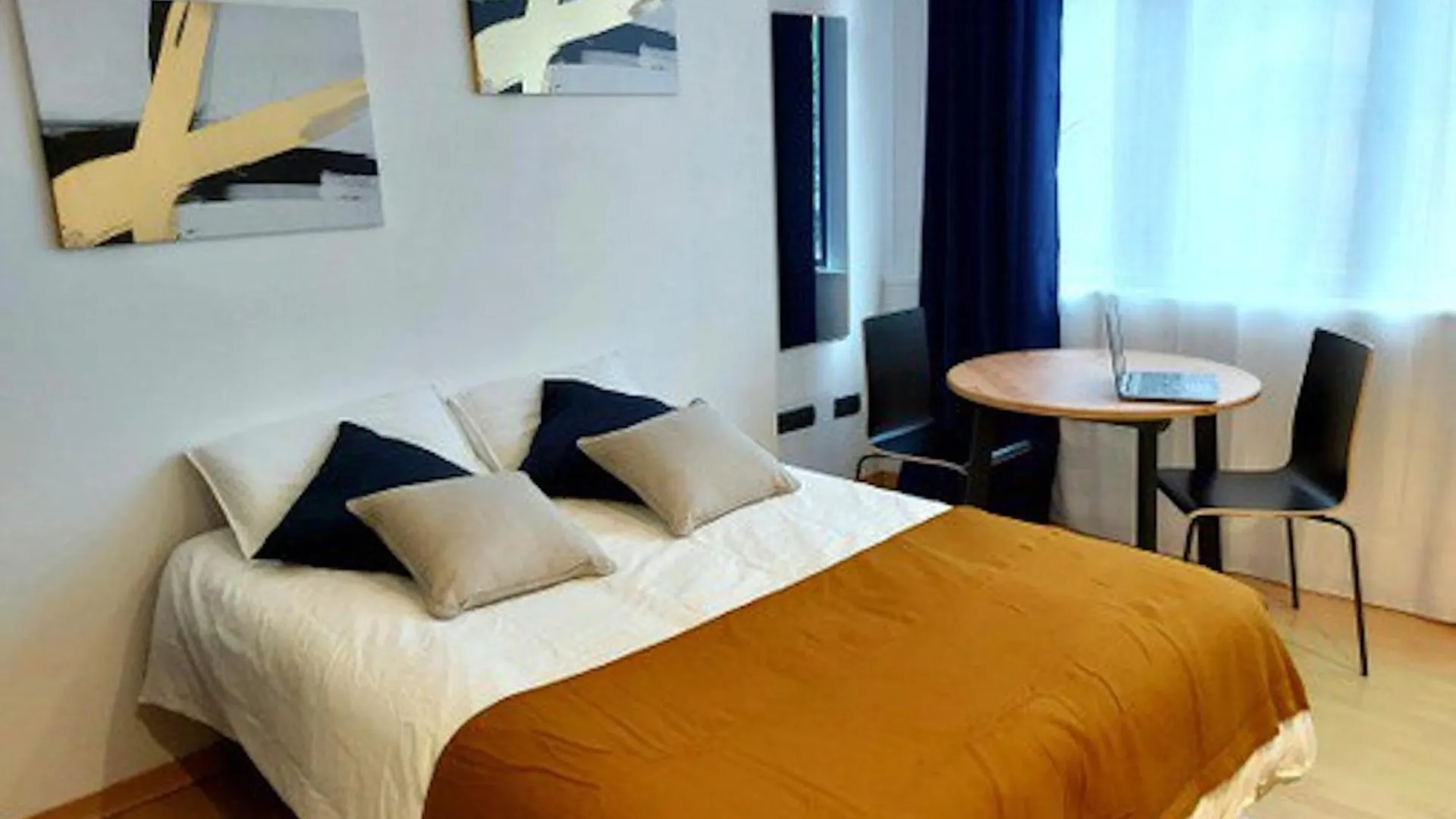 Apartments Holidays2Malaga City Center contacts