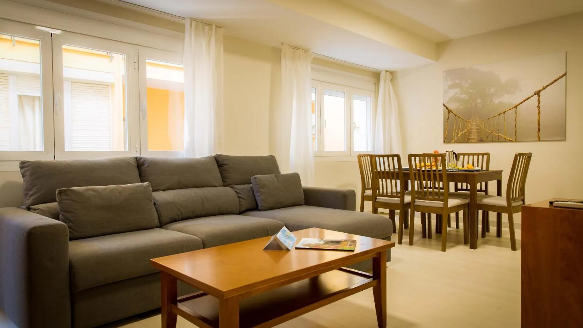 Apartments Holidays2Malaga City Center 0*,
